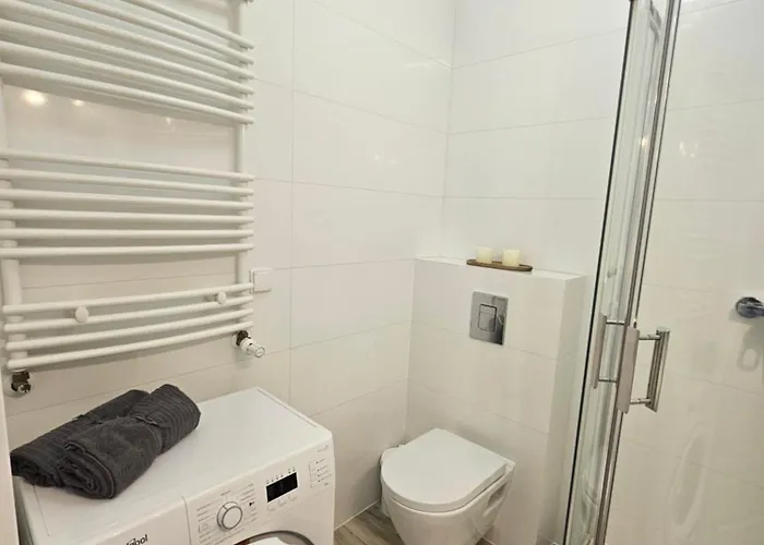 Ottimo Poznanska Z Miejscem Garazowym 아파트